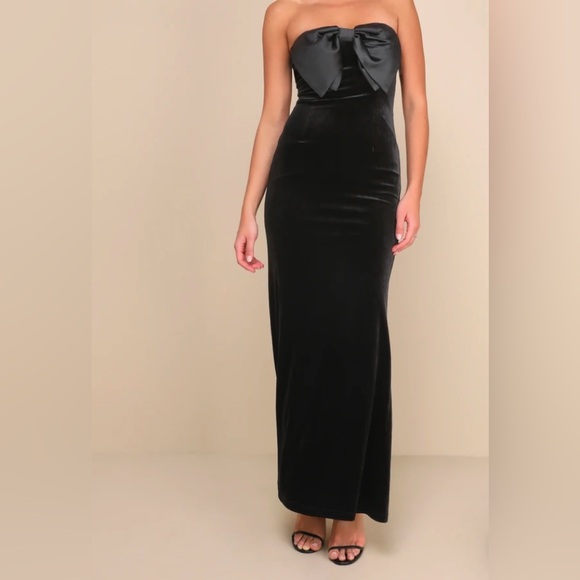 Lulu’s size small, black velvet bow dress. - Picture 1 of 3